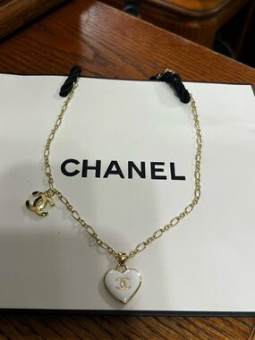 Gold Tone and White Heart Pendant Chain Necklace New !